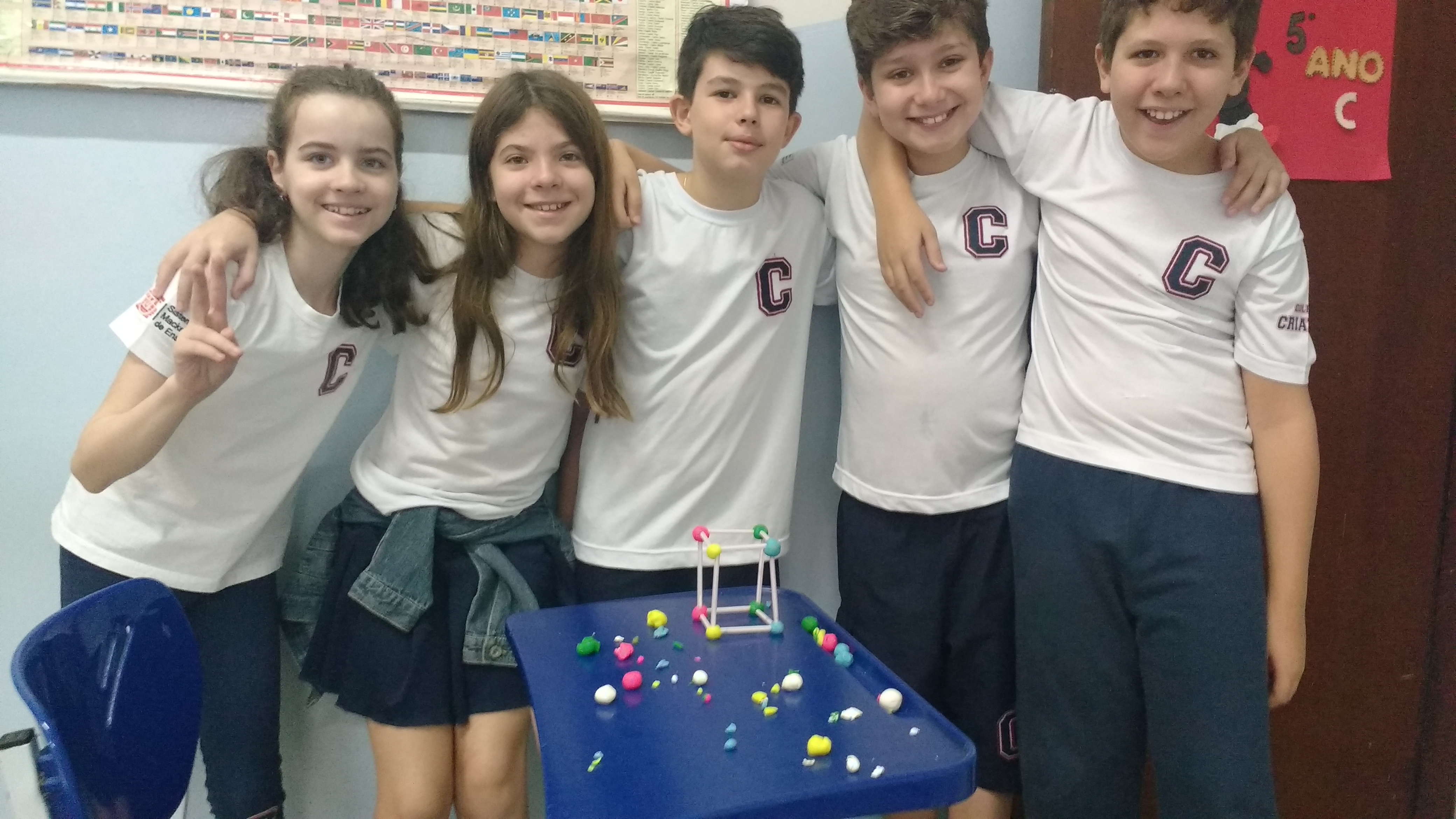 Montagem de sólidos geométricos! 5º ano B