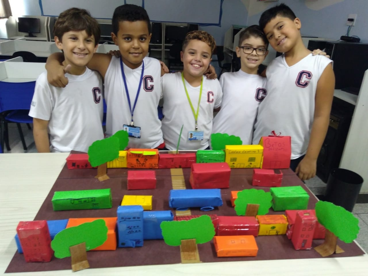 Maquete  da escola e arredores.
